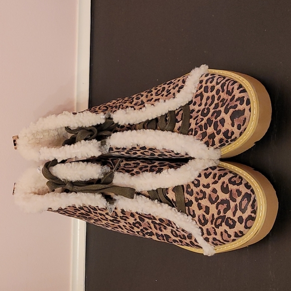 NWOB GENTLE SOULS leopard shearling boots - Picture 3 of 11
